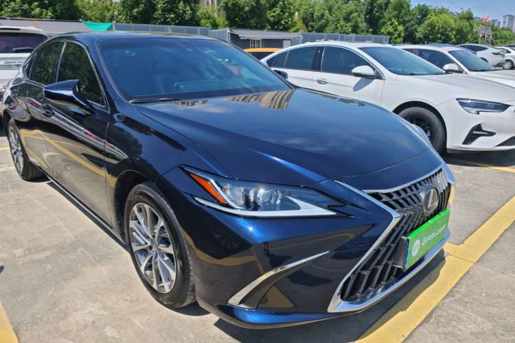 Used Lexus ES 2023 200 Excellence Edition Front Right 45 Deg