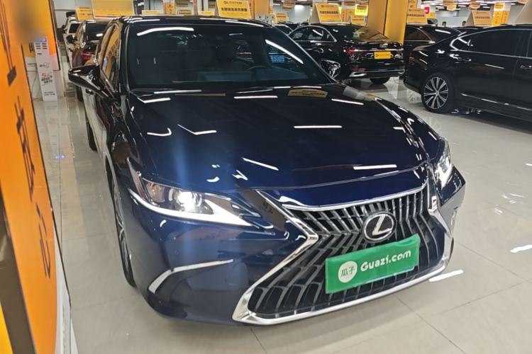 Used Lexus ES 2023 260 Excellence Edition Front Right 45 Deg