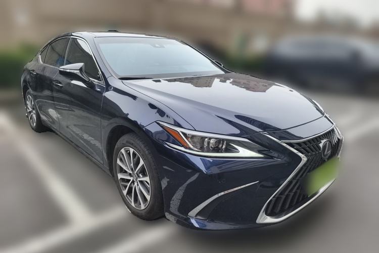 Used Lexus ES 2023 200 Excellence Edition Front Right 45 Deg