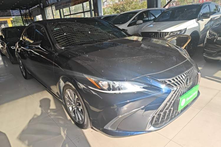 Used Lexus ES 2023 200 Excellence Edition Front Right 45 Deg