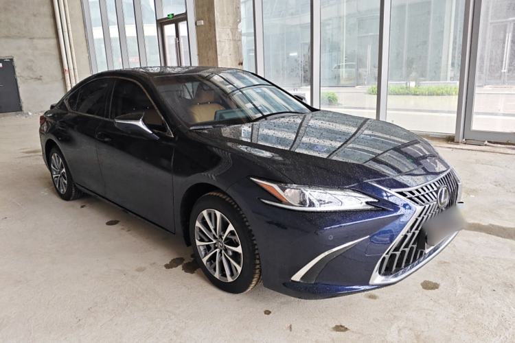 Used Lexus ES 2023 200 Excellence Edition Front Right 45 Deg