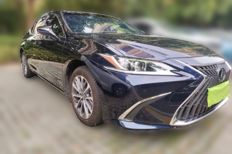 Used Lexus ES 2023 200 Excellence Edition Front Right 45 Deg