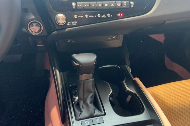 Used Lexus ES 2023 200 Excellence Edition Gear Lever