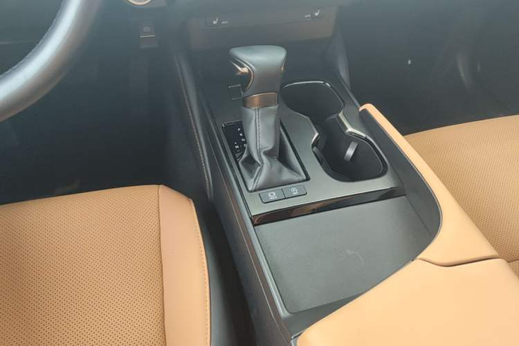 Used Lexus ES 2023 200 Excellence Edition Gear Lever