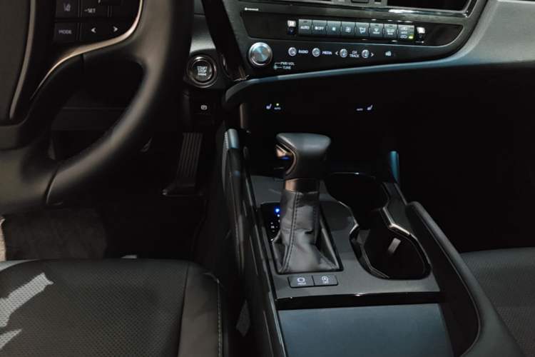 Used Lexus ES 2023 200 Excellence Edition Gear Lever