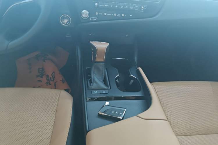 Used Lexus ES 2023 200 Excellence Edition Gear Lever