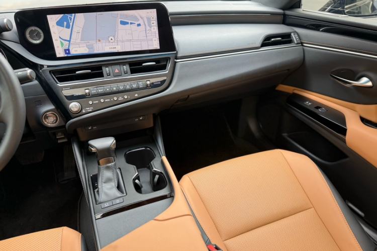 Used Lexus ES 2023 200 Excellence Edition Interior 11