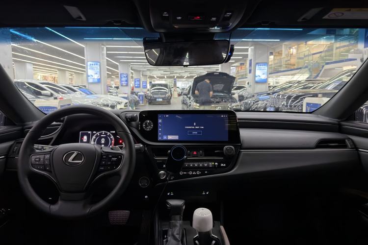 Used Lexus ES 2023 200 Excellence Edition Interior 2
