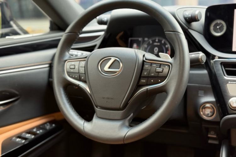 Used Lexus ES 2023 200 Excellence Edition Interior 3