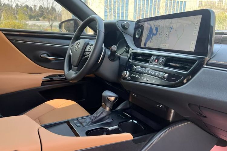 Used Lexus ES 2023 200 Excellence Edition Interior 3