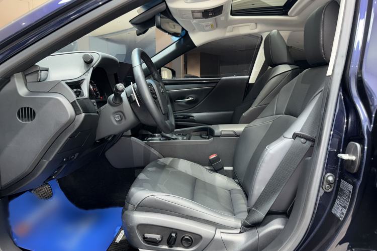 Used Lexus ES 2023 200 Excellence Edition Interior 3