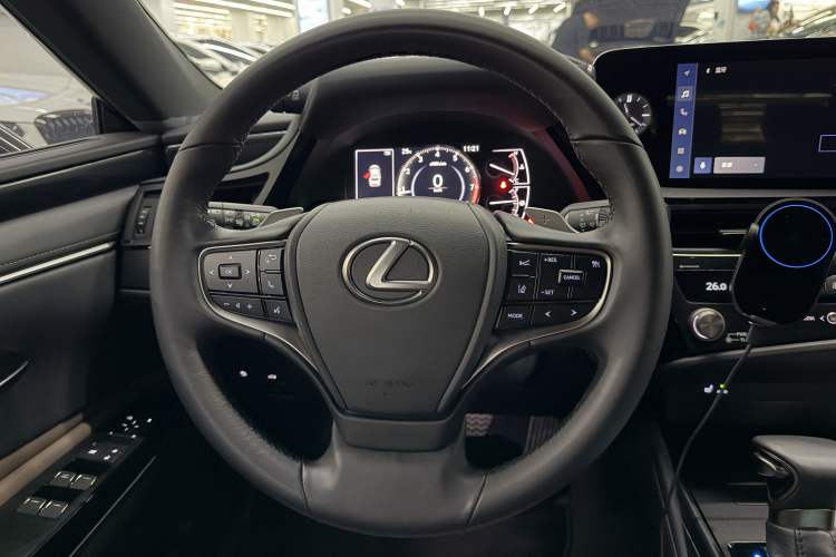 Used Lexus ES 2023 200 Excellence Edition Interior 3