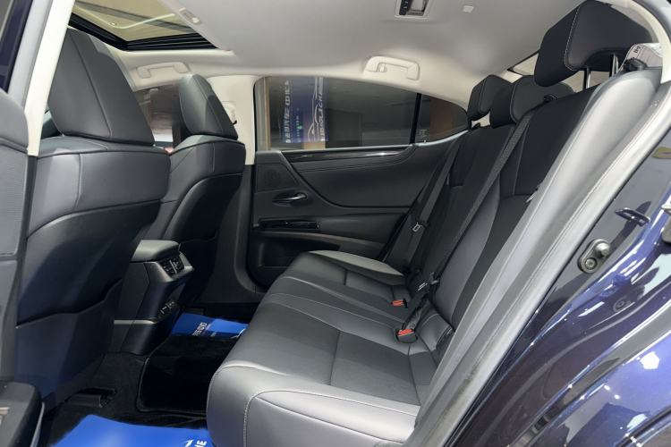 Used Lexus ES 2023 200 Excellence Edition Interior 4