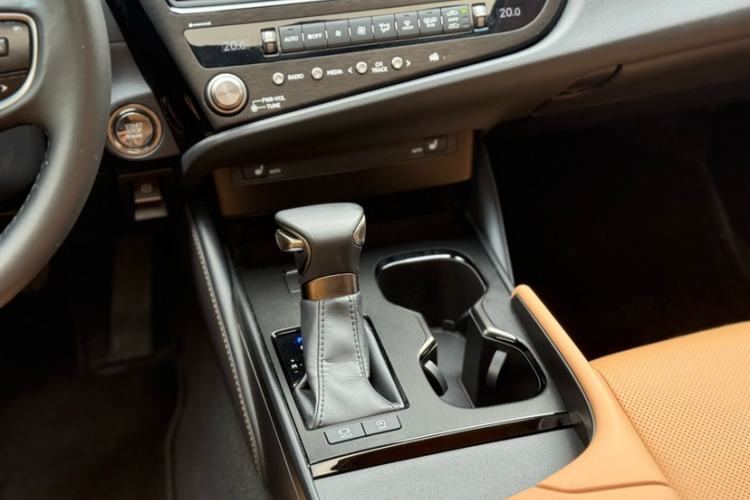 Used Lexus ES 2023 200 Excellence Edition Interior 5