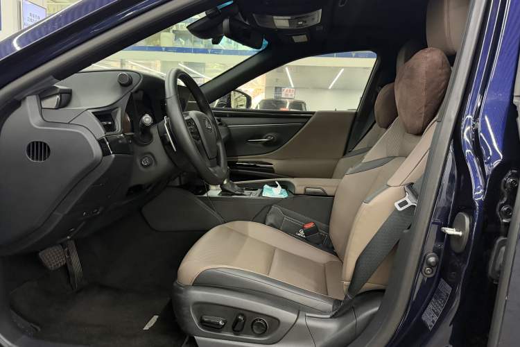 Used Lexus ES 2023 200 Excellence Edition Interior 5