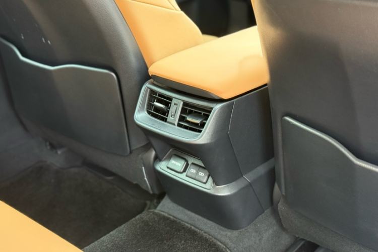 Used Lexus ES 2023 200 Excellence Edition Interior 6
