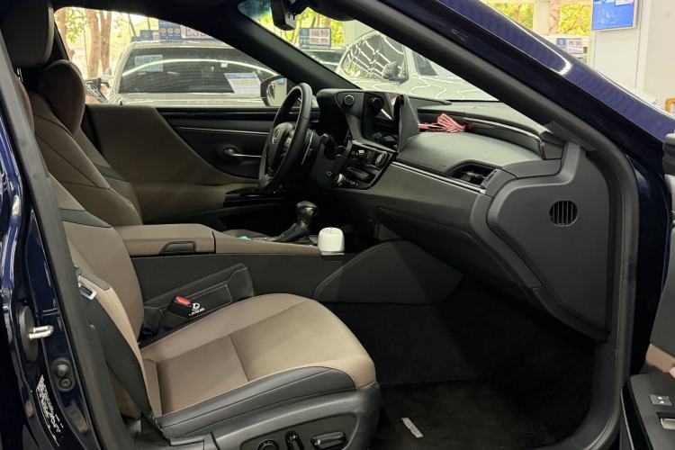 Used Lexus ES 2023 200 Excellence Edition Interior 7