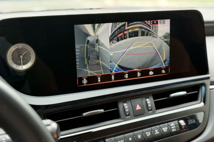 Used Lexus ES 2023 200 Excellence Edition Interior 9