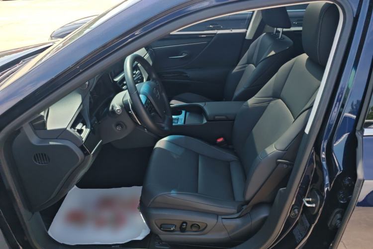 Used Lexus ES 2023 200 Excellence Edition Left Front Seat