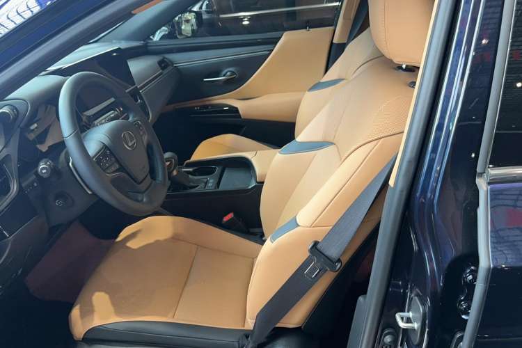 Used Lexus ES 2023 200 Excellence Edition Left Front Seat