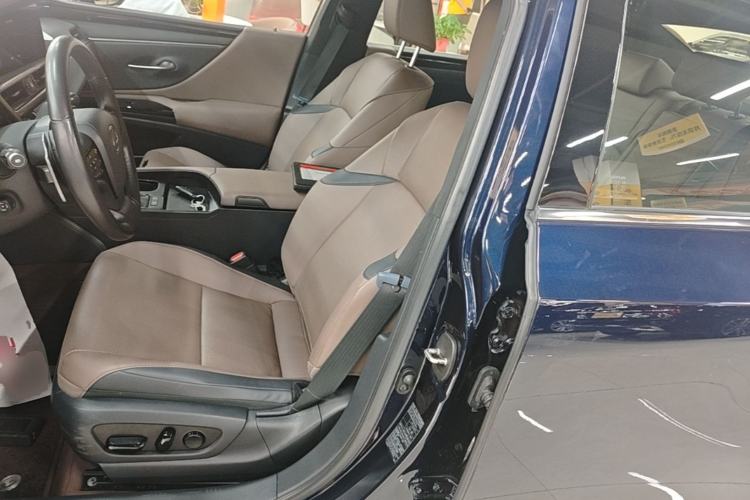 Used Lexus ES 2023 260 Excellence Edition Left Front Seat