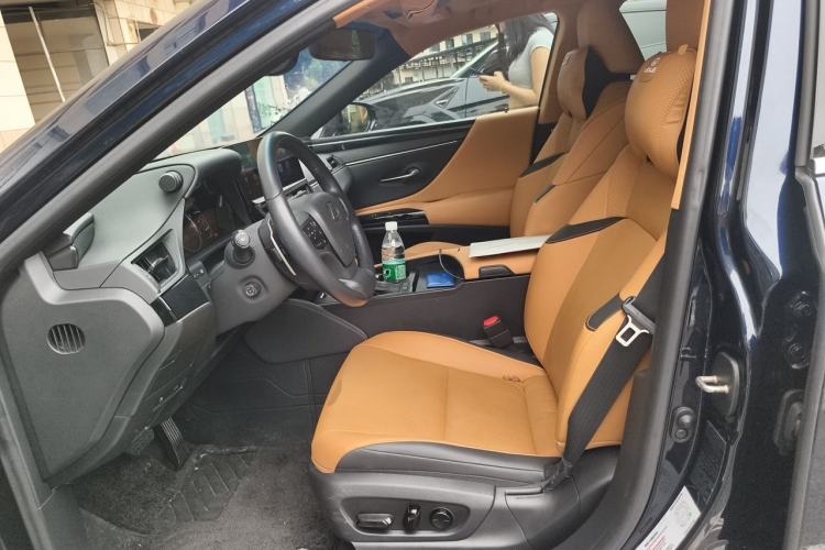 Used Lexus ES 2023 200 Excellence Edition Left Front Seat