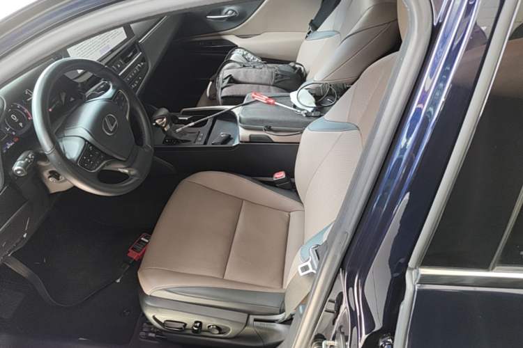 Used Lexus ES 2023 200 Excellence Edition Left Front Seat
