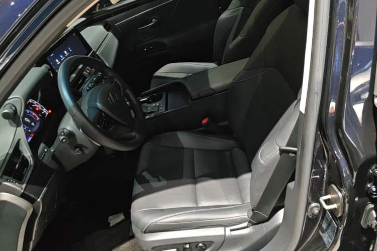 Used Lexus ES 2023 200 Excellence Edition Left Front Seat