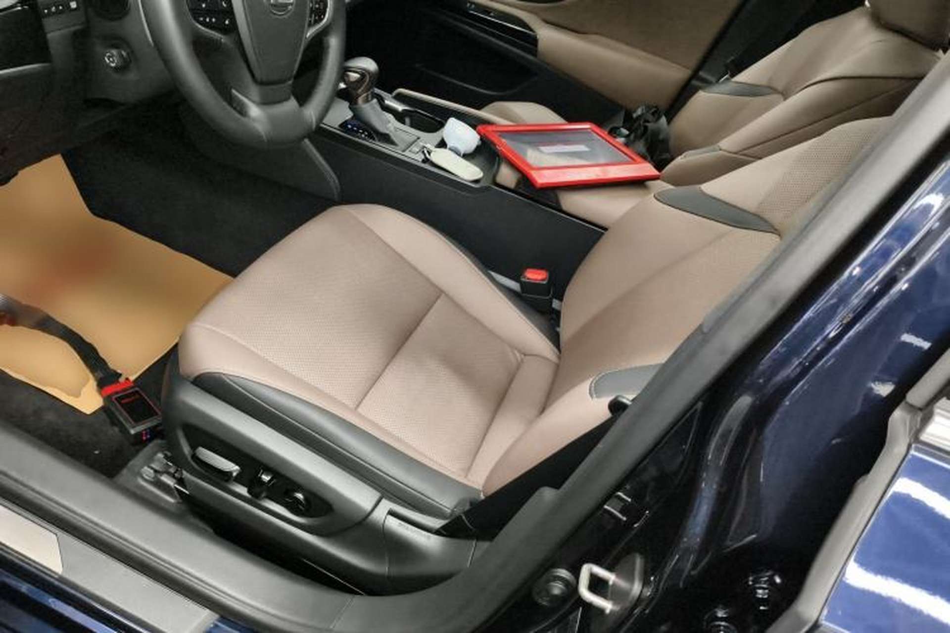 Used Lexus ES 2023 200 Excellence Edition Left Front Seat