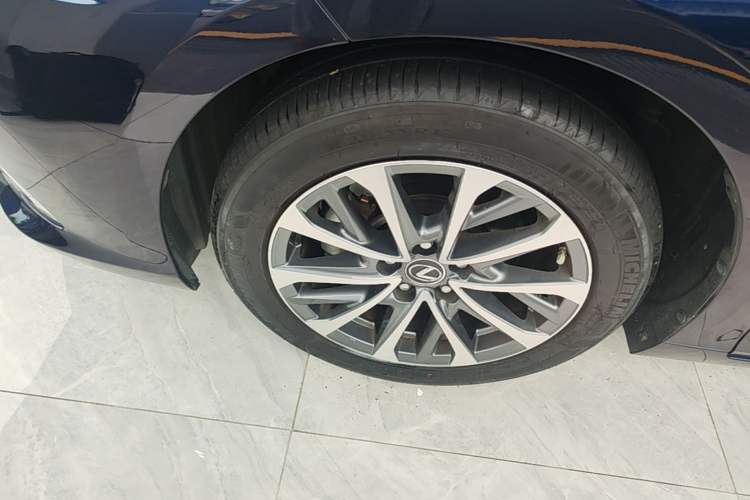 Used Lexus ES 2023 200 Excellence Edition Left Front Wheel Hub