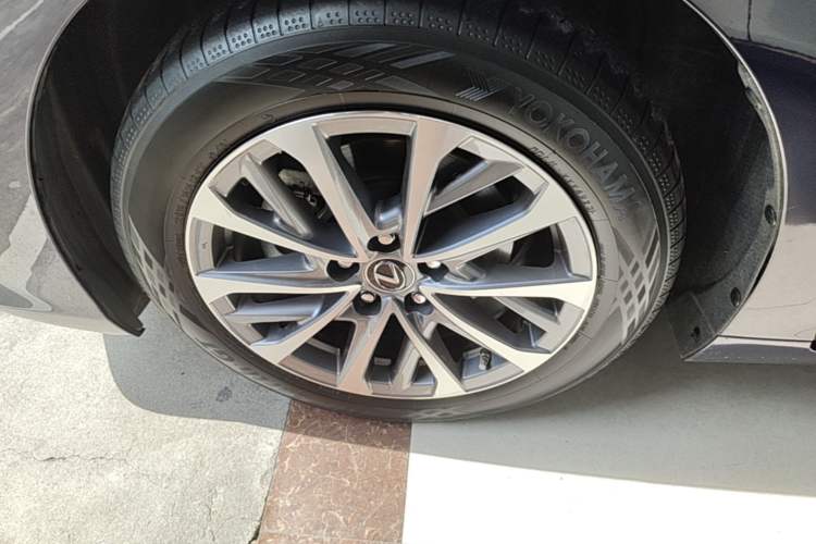 Used Lexus ES 2023 200 Excellence Edition Left Front Wheel Hub