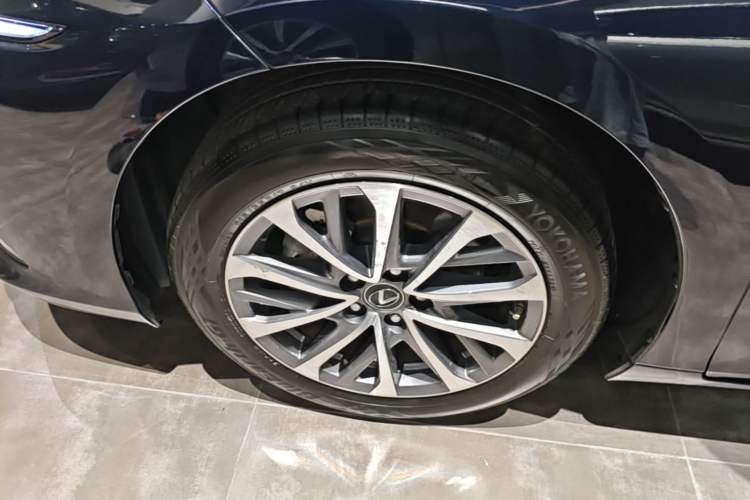 Used Lexus ES 2023 200 Excellence Edition Left Front Wheel Hub