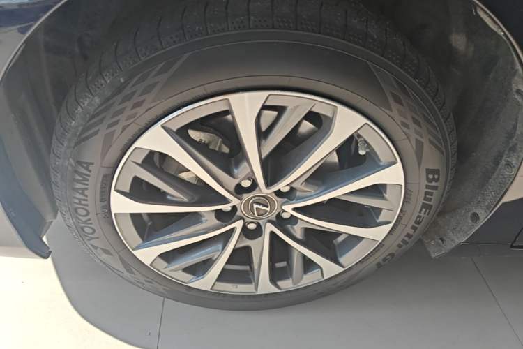 Used Lexus ES 2023 200 Excellence Edition Left Front Wheel Hub