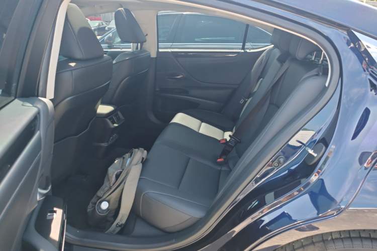 Used Lexus ES 2023 200 Excellence Edition Left Rear Seat