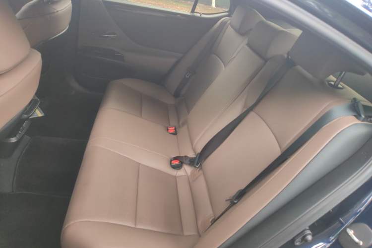 Used Lexus ES 2023 200 Excellence Edition Left Rear Seat