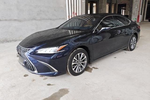 Ojetý Lexus ES 2023 200 Excellence Edition