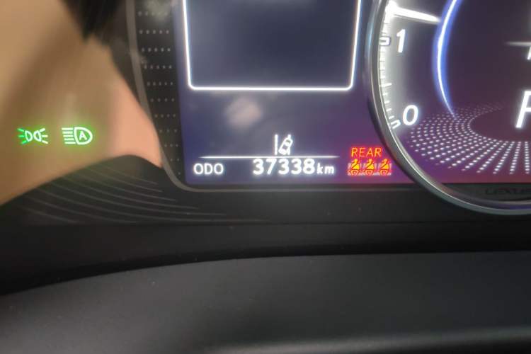 Used Lexus ES 2023 200 Excellence Edition Odometer Close Up