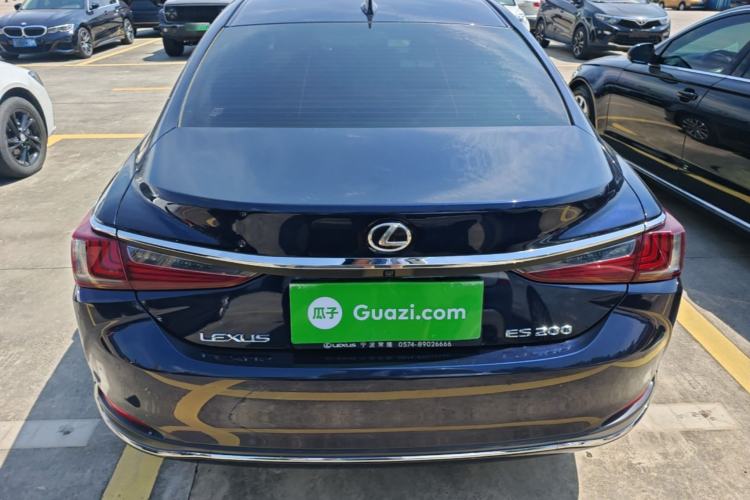 Used Lexus ES 2023 200 Excellence Edition Rear
