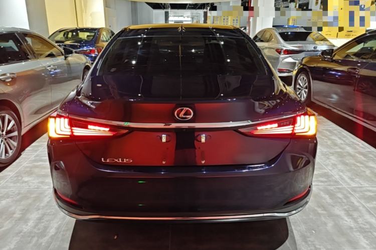 Used Lexus ES 2023 200 Excellence Edition Rear