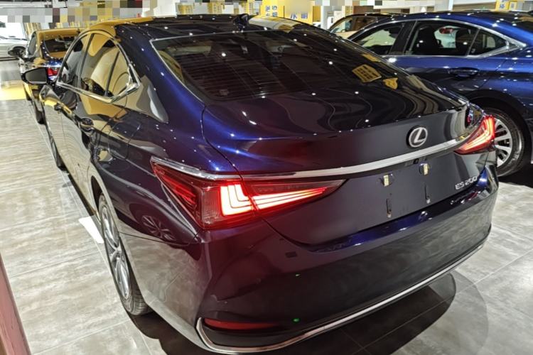 Used Lexus ES 2023 200 Excellence Edition Rear Left 45 Deg