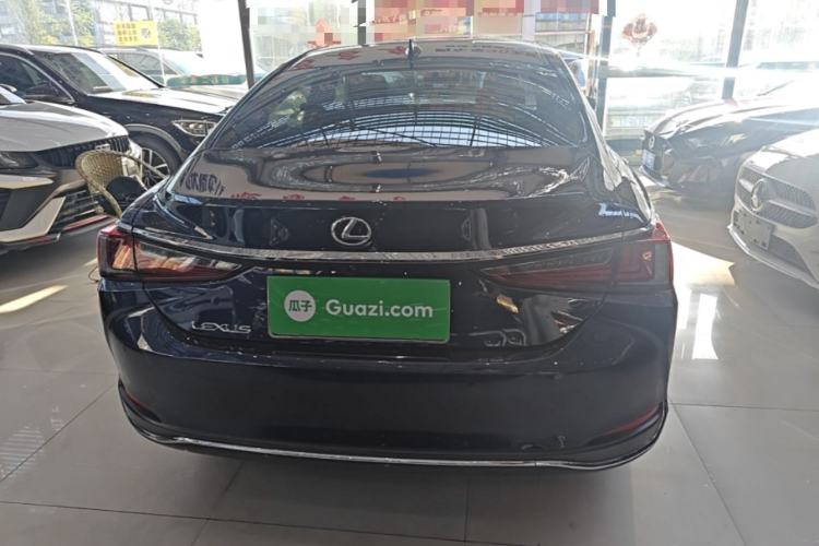 Used Lexus ES 2023 200 Excellence Edition Rear
