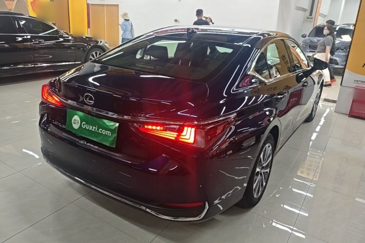 Used Lexus ES 2023 260 Excellence Edition Rear Right 45 Deg
