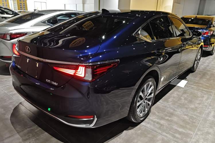 Used Lexus ES 2023 200 Excellence Edition Rear Right 45 Deg
