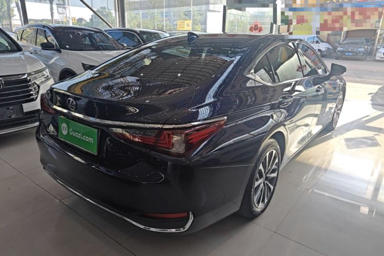 Used Lexus ES 2023 200 Excellence Edition Rear Right 45 Deg