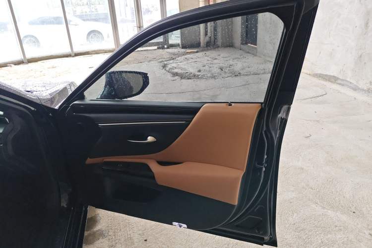Used Lexus ES 2023 200 Excellence Edition Right Front Door Interior