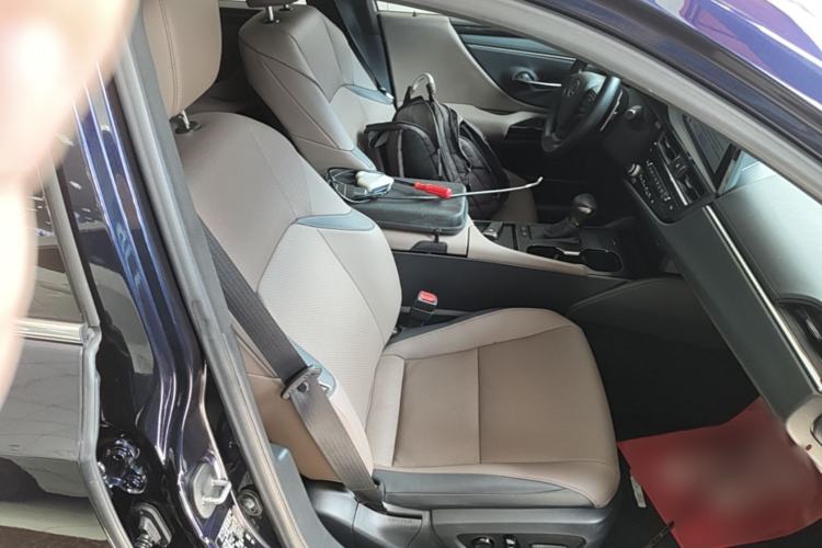Used Lexus ES 2023 200 Excellence Edition Right Front Seat