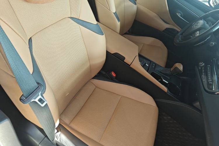 Used Lexus ES 2023 200 Excellence Edition Right Front Seat