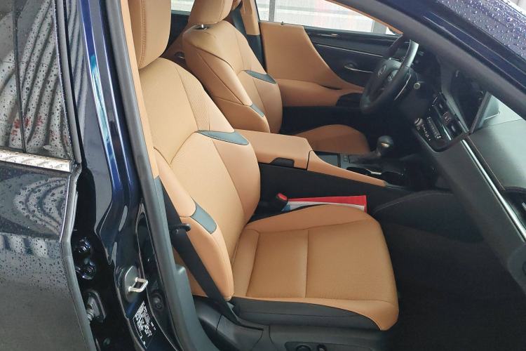 Used Lexus ES 2023 200 Excellence Edition Right Front Seat