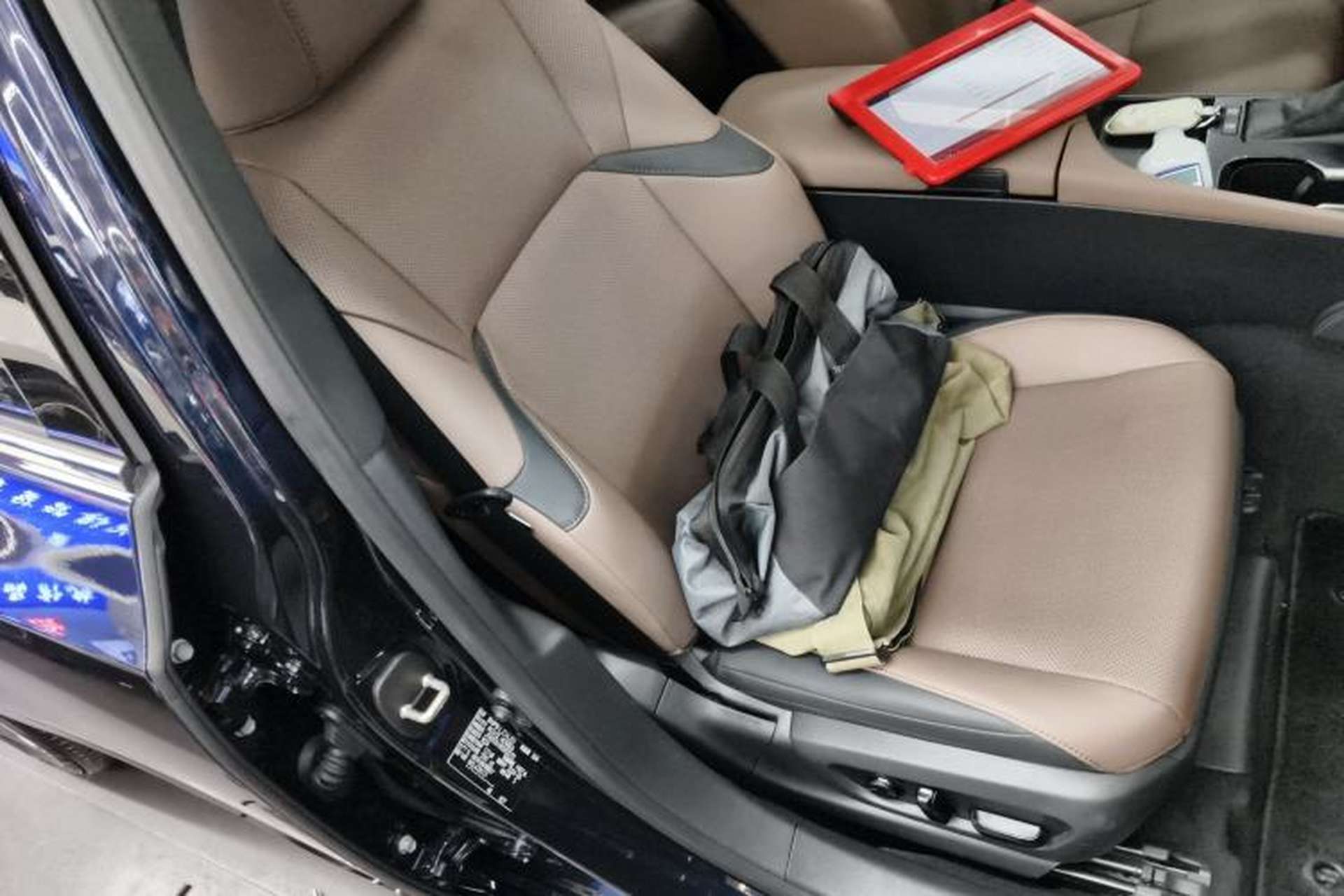 Used Lexus ES 2023 200 Excellence Edition Right Front Seat
