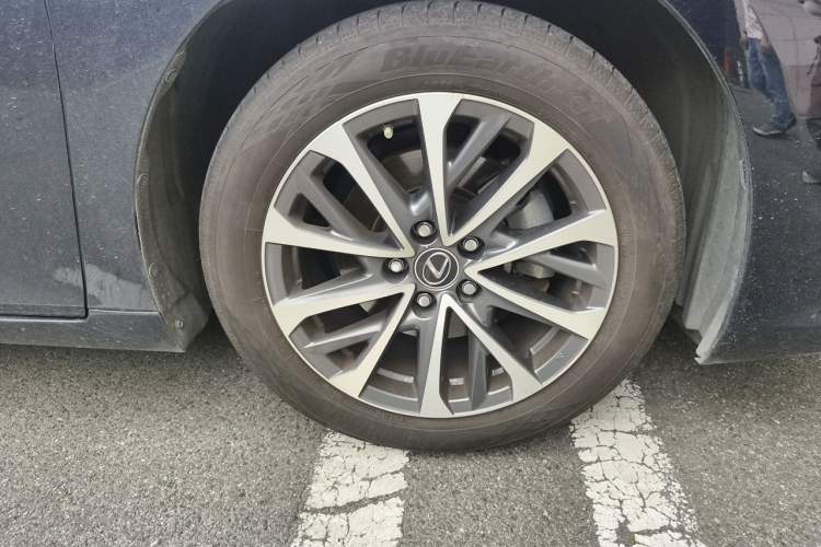 Used Lexus ES 2023 200 Excellence Edition Right Front Wheel Hub